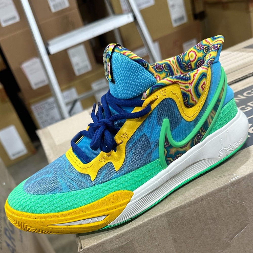 Kyrie 8
